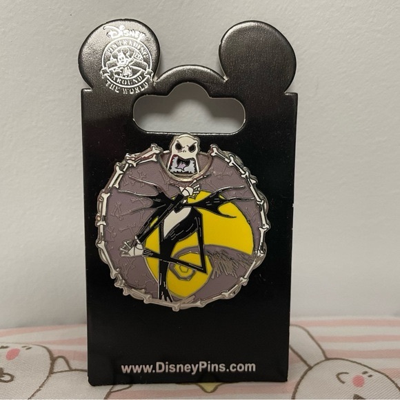Nightmare Before Christmas Jack Skellington Pin
Spinning Disney World Badge - Picture 9 of 9